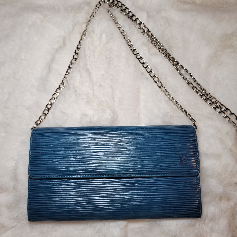 GUC LOUIS VUITTON WALLET W/UNATTACHED UNBRANDED CHAIN